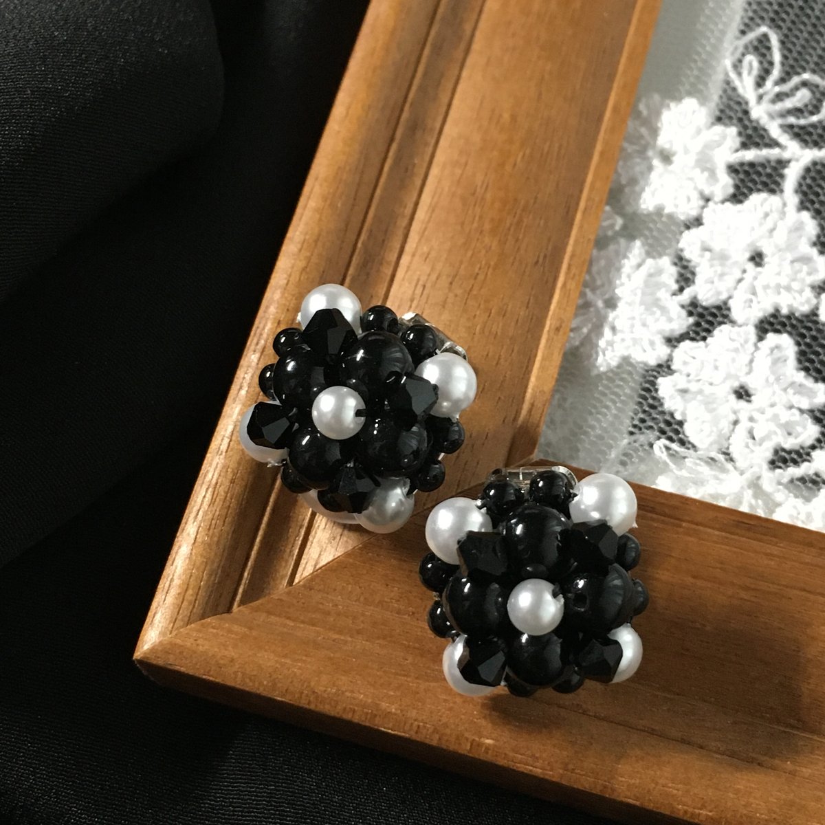 モノトーンパールクリスタルフラワーイヤリング/ピアス | ANNA