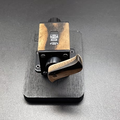 Halka Fishing 　黒柿置き台付きカウンター  ダイヤル白黒白　右ハンドル