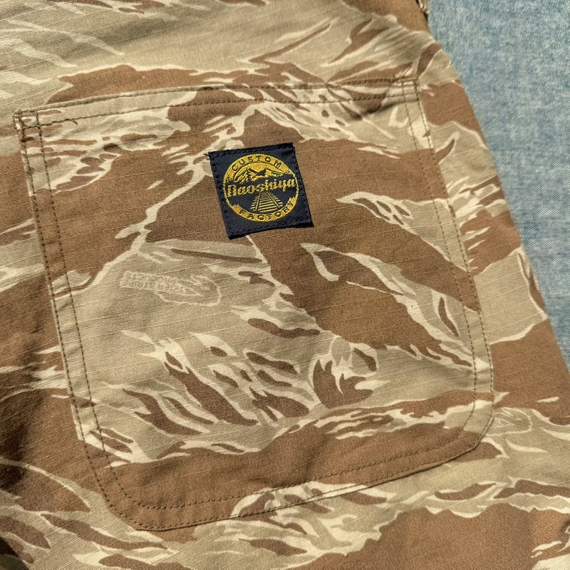 NAOSHIYA CUSTOM FACTORY コットン デザートタイガー カーゴショーツ |