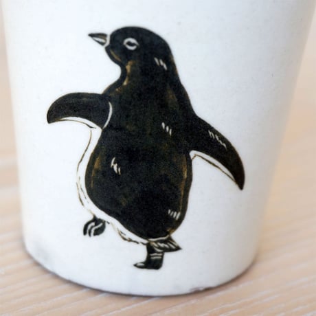TAKUNOBU 粉引フリーカップ　アデリーペンギン（背向け）