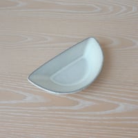 3RD CERAMICS　おつまみ皿（ハーフ）白