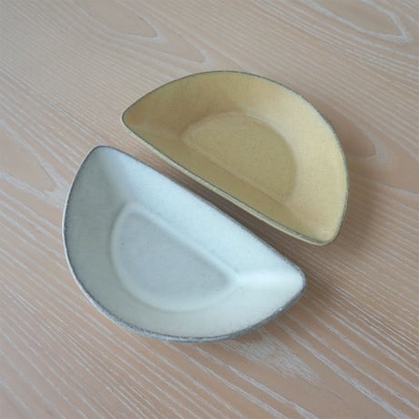 3RD CERAMICS　おつまみ皿（ハーフ）黄