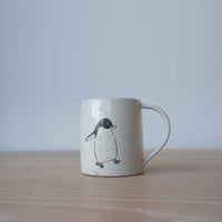 TAKUNOBU 粉引マグカップ　アデリーペンギン