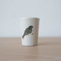 TAKUNOBU 粉引フリーカップ　ふくらスズメ