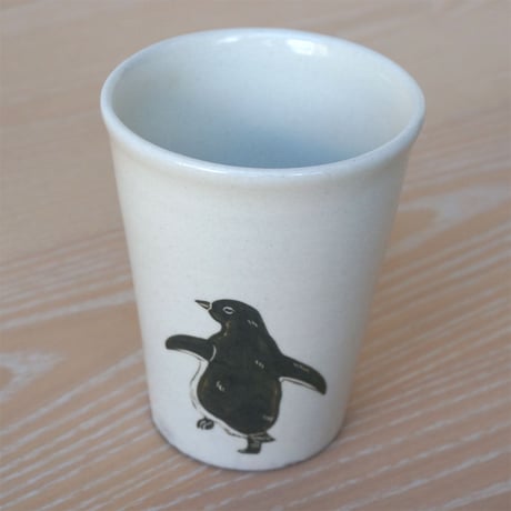 TAKUNOBU 粉引フリーカップ　アデリーペンギン（背向け）