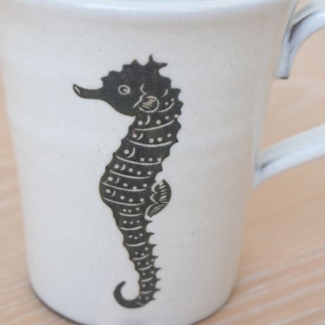 TAKUNOBU 粉引コーヒーカップ　タツノオトシゴ