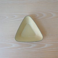 3RD CERAMICS　おつまみ皿（トライアングル）黃