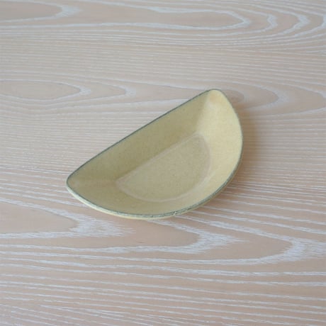 3RD CERAMICS　おつまみ皿（ハーフ）黄