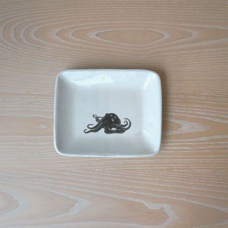 TAKUNOBU 粉引四角皿　タコ