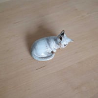 櫻井靖泰　箸置きにもなる子猫　白C