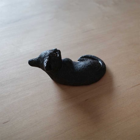 櫻井靖泰　箸置きにもなる子猫　黒B