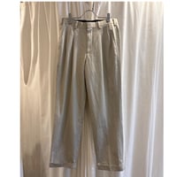 tuck chino pants