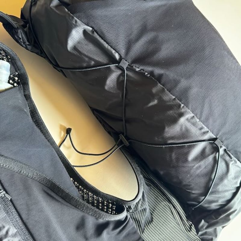 SALOMON ACTIVE SKIN 12 SET M ブラック/メタル Salomon Active Skin 12 Set | Running Hydration Bags and