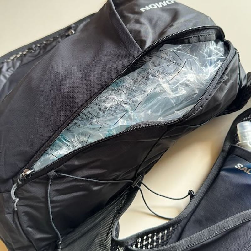 SALOMON ACTIVE SKIN 12 SET M ブラック/メタル Salomon Active Skin 12 Set | Running Hydration Bags and
