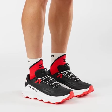 【SALOMON】ウルトラグライド 4 / ULTRA GLIDE 4 (Black/White/Fird)