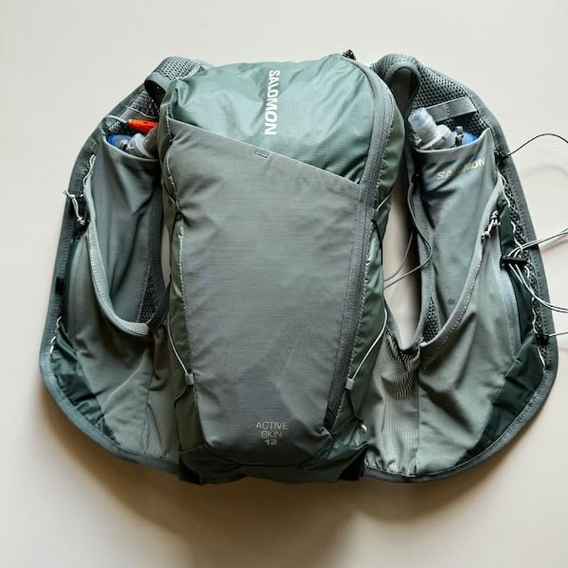 未使用品 サロモン Salomon Active Skin 12 L サイズ SALOMON（サロモン）ACTIVE SKIN 12 -BLACK / METAL ユニ