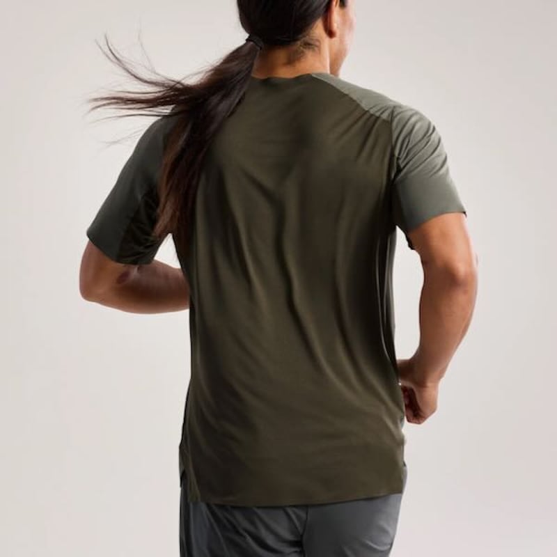 ARC'TERYX ノーバンダウンワードロゴ ショートスリーブTシャツ 半袖 ノーバン ダウンワード ロゴ ショートスリーブ メンズ