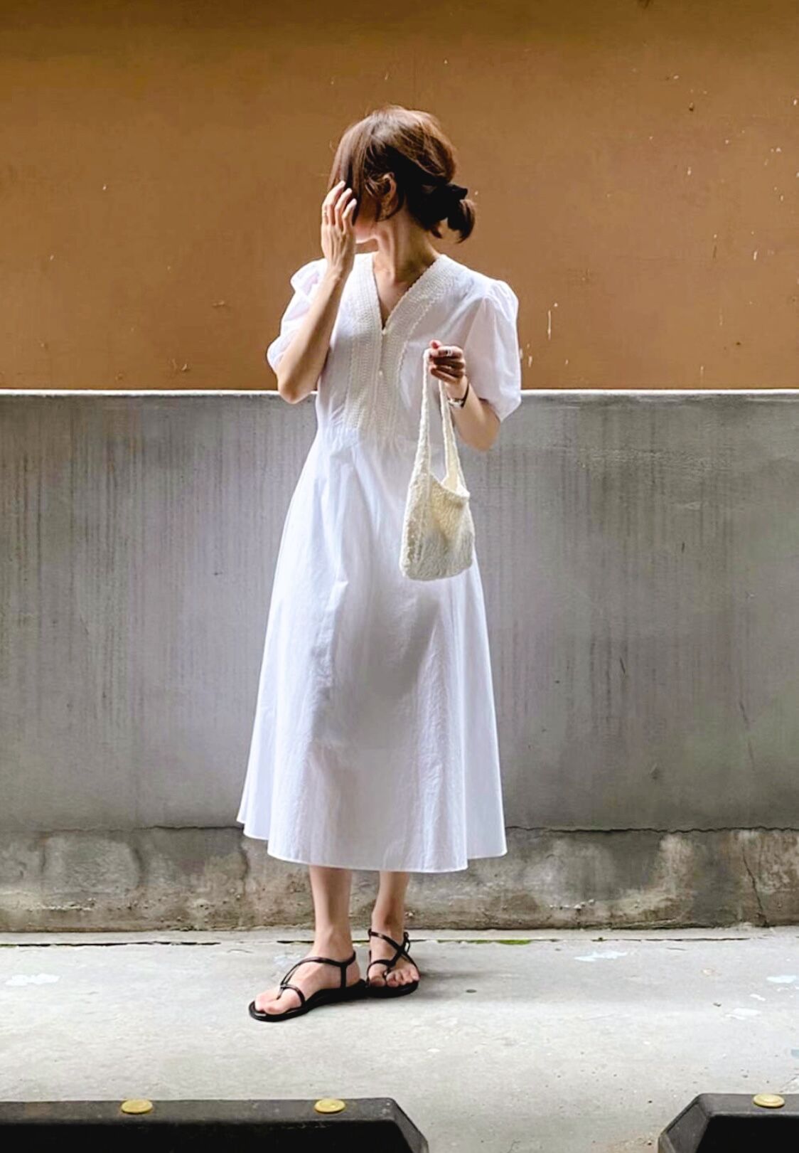 Vレースネックパフ半袖ワンピース【ブラック／アイボリー