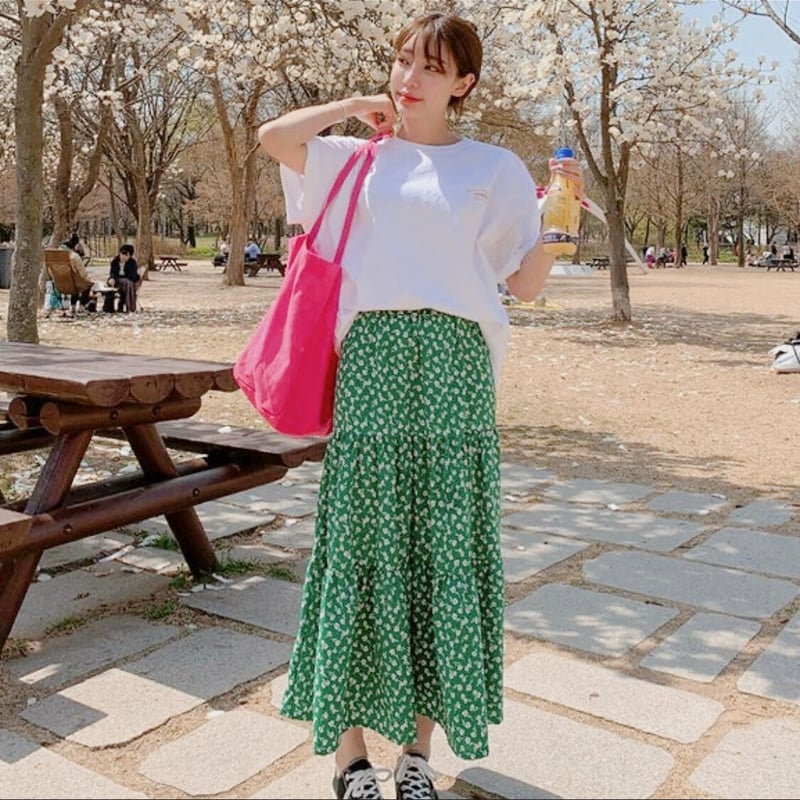 花柄が素敵なグリーンのスカートです❣ Green Parks（グリーンパークス）の「花柄フレアスカート