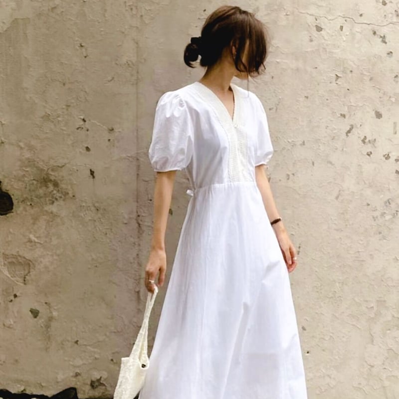 Vレースネックパフ半袖ワンピース【ブラック／アイボリー