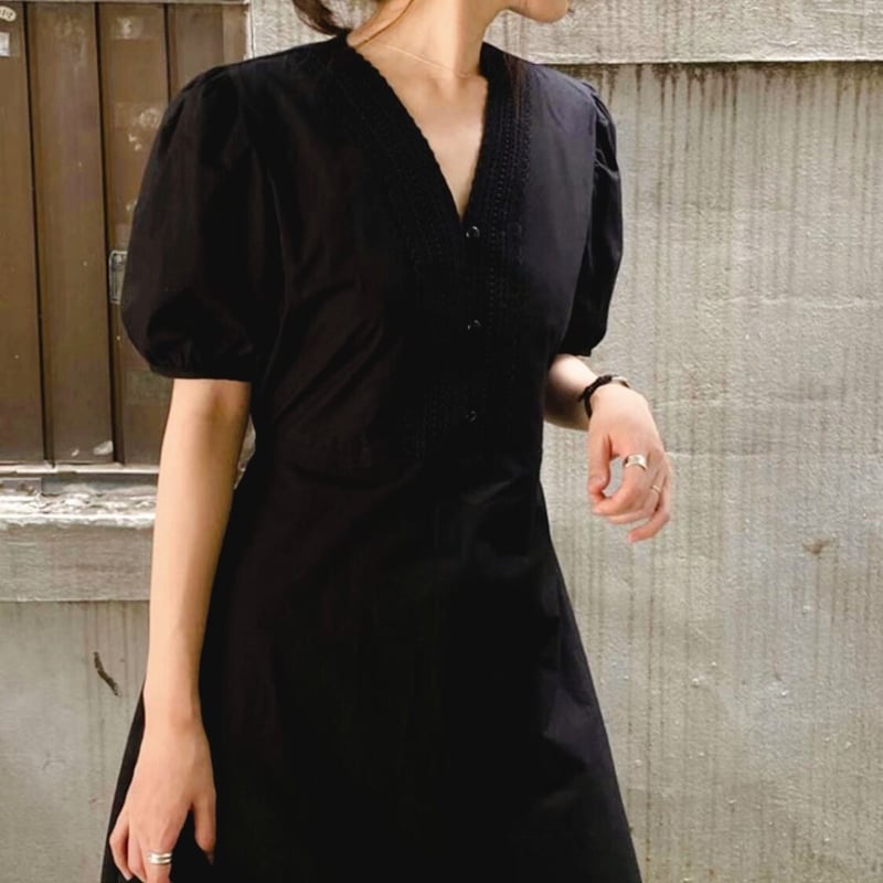 Vレースネックパフ半袖ワンピース【ブラック／アイボリー