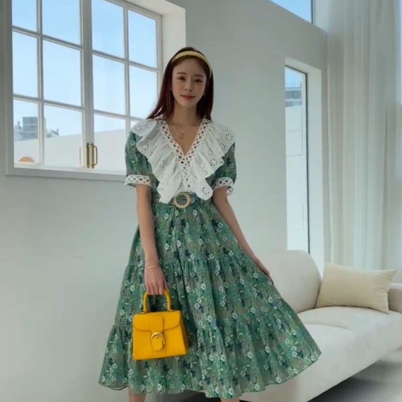 Vネックレースティアード花柄ワンピース【ブラック／グリーン