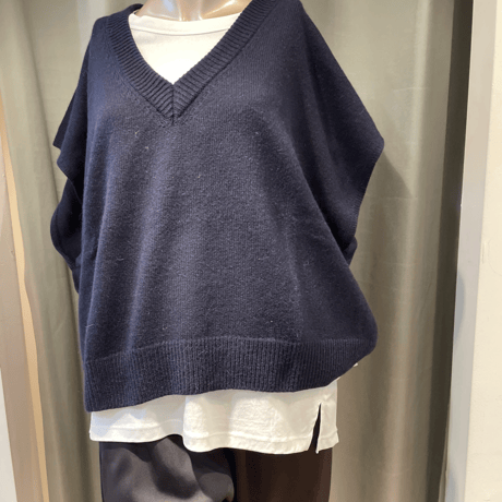 vネックニットベスト | STORES