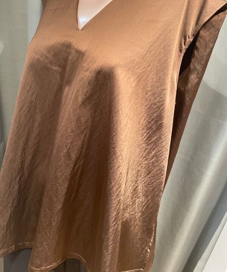 08sircus / s23AW-TS06 / Milling satin  V-neck sleeveless top