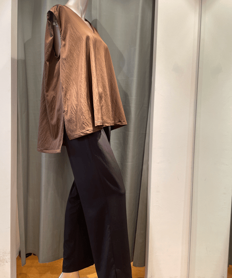 08sircus / s23AW-TS06 / Milling satin  V-neck sleeveless top