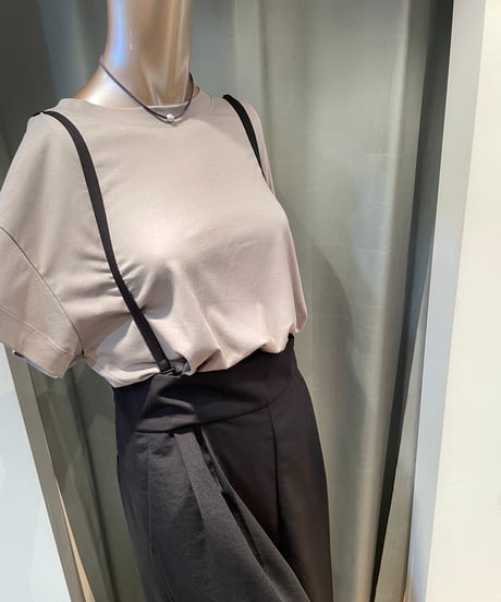 Audrey and John Wad / L4303 /ストラップショルダー付きタックパンツ