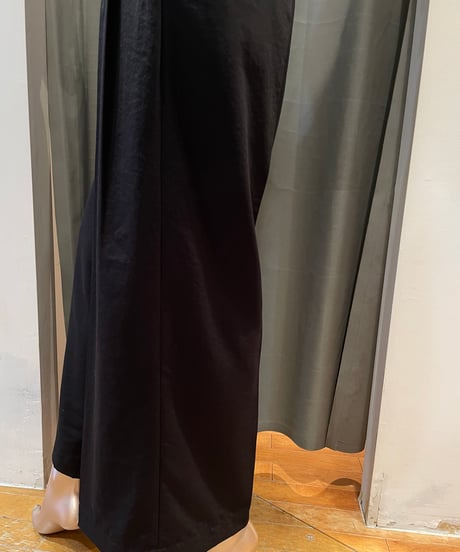 Audrey and John Wad / L4303 /ストラップショルダー付きタックパンツ