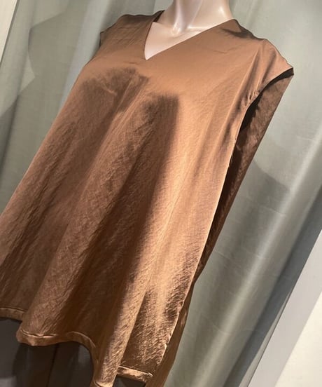08sircus / s23AW-TS06 / Milling satin  V-neck sleeveless top