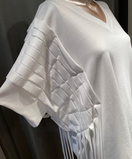 wmg.  / G2201T022 /   fringe V-neck top