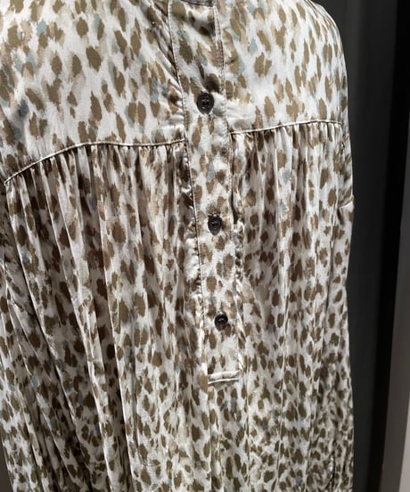 Munich / MN231T12 /  leopard like printed blouse