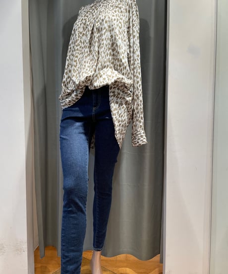 Munich / MN231T12 /  leopard like printed blouse