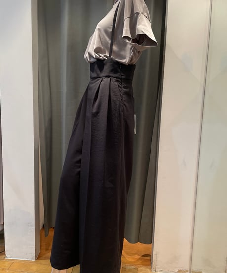 Audrey and John Wad / L4303 /ストラップショルダー付きタックパンツ
