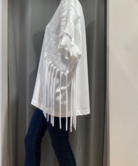 wmg.  / G2201T022 /   fringe V-neck top