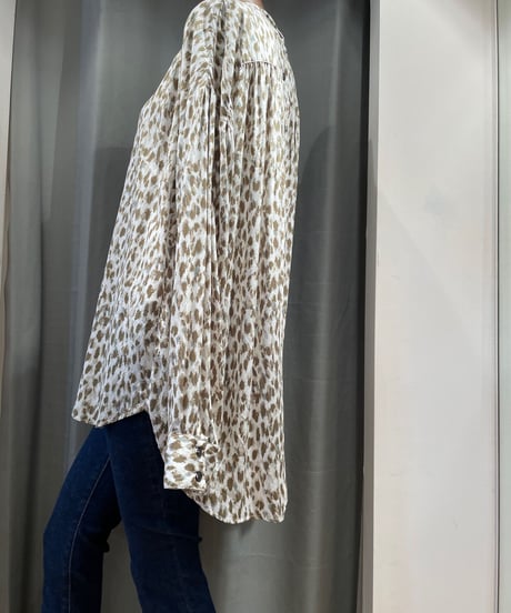 Munich / MN231T12 /  leopard like printed blouse