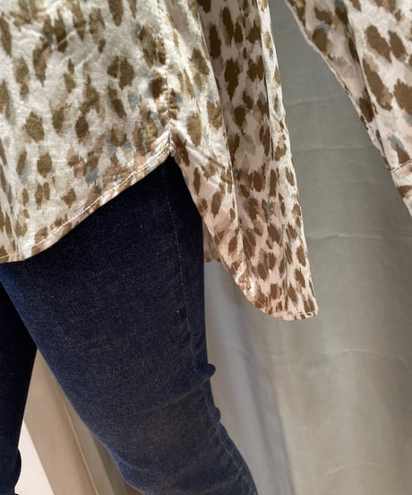 Munich / MN231T12 /  leopard like printed blouse