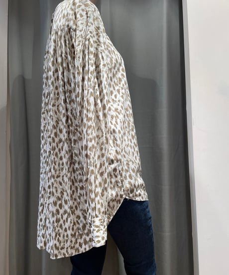 Munich / MN231T12 /  leopard like printed blouse