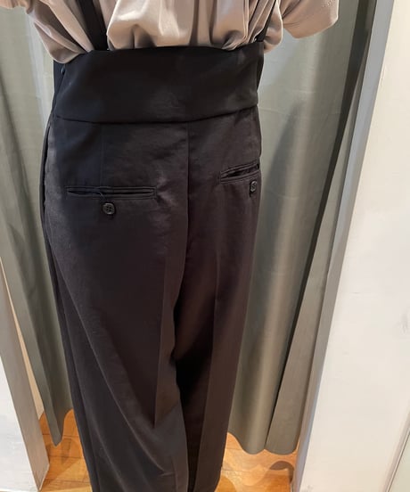 Audrey and John Wad / L4303 /ストラップショルダー付きタックパンツ