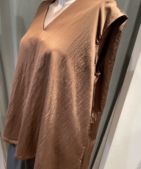 08sircus / s23AW-TS06 / Milling satin  V-neck sleeveless top