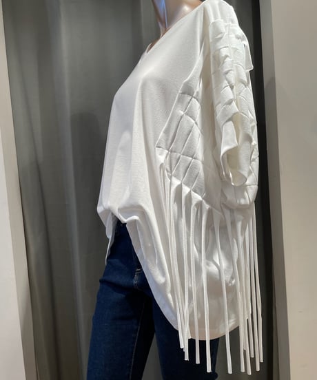 wmg.  / G2201T022 /   fringe V-neck top
