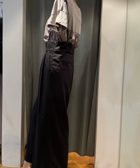 Audrey and John Wad / L4303 /ストラップショルダー付きタックパンツ