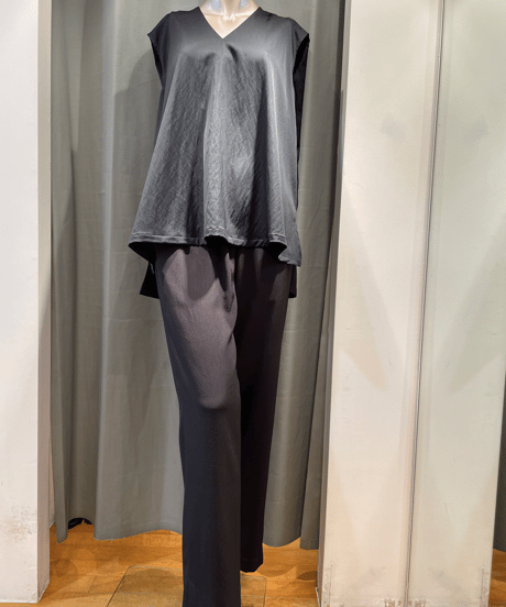 08sircus / s23AW-TS06 / Milling satin  V-neck sleeveless top