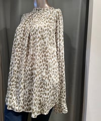 Munich / MN231T12 /  leopard like printed blouse