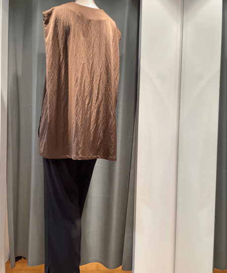 08sircus / s23AW-TS06 / Milling satin  V-neck sleeveless top