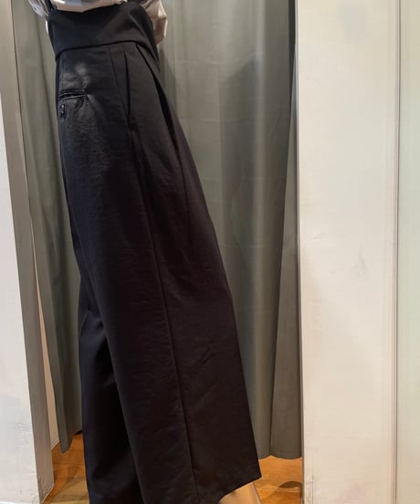Audrey and John Wad / L4303 /ストラップショルダー付きタックパンツ