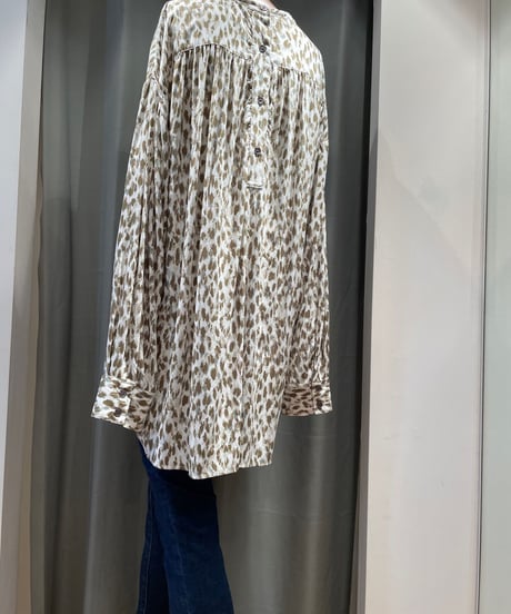 Munich / MN231T12 /  leopard like printed blouse