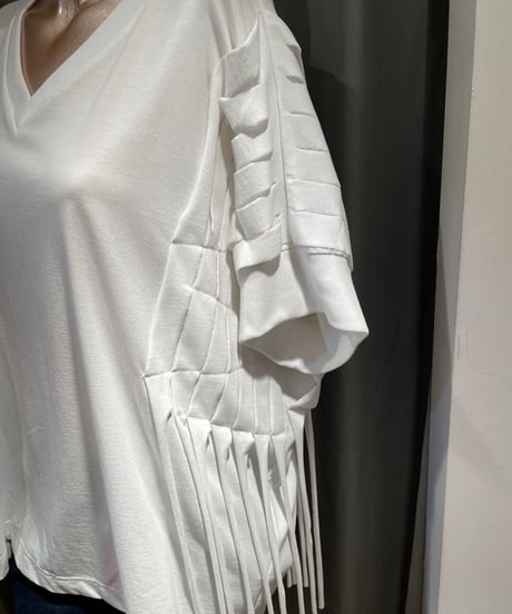 wmg.  / G2201T022 /   fringe V-neck top